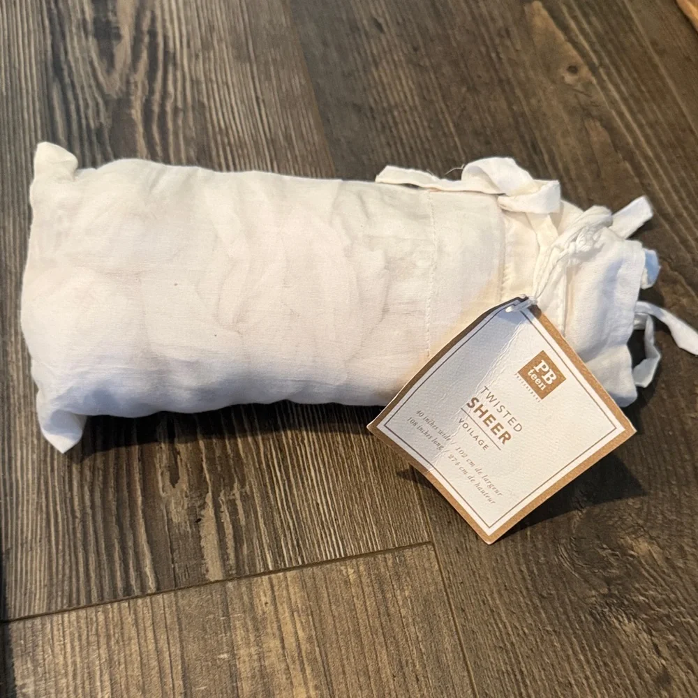 NWT Pottery Barn Teen White Twisted Sheer Voilage